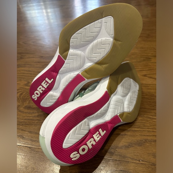 Sorel gym shoes, - Picture 3 of 9